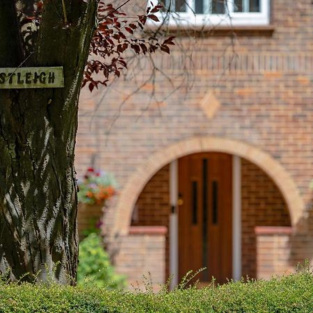 Westleigh Otel Ashtead Dış mekan fotoğraf