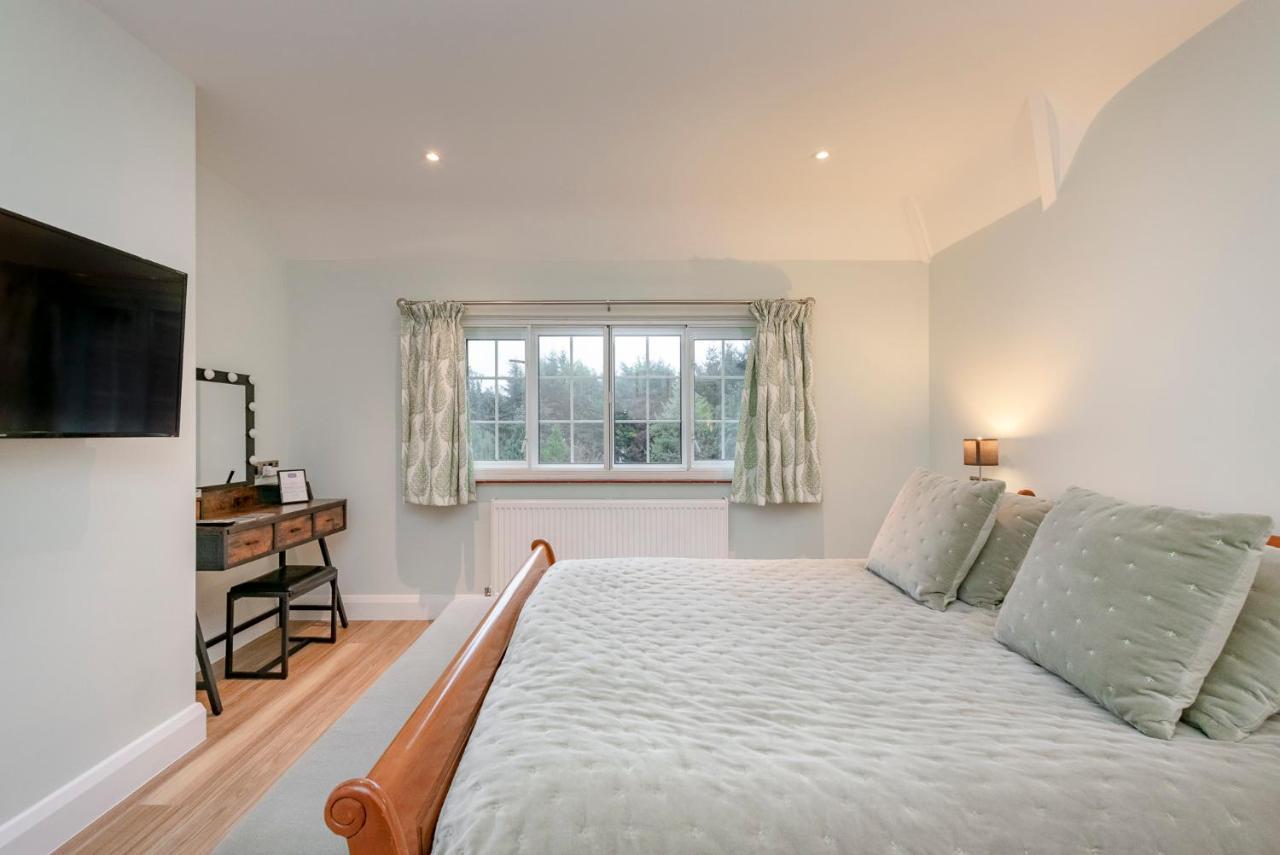 Westleigh Otel Ashtead Dış mekan fotoğraf